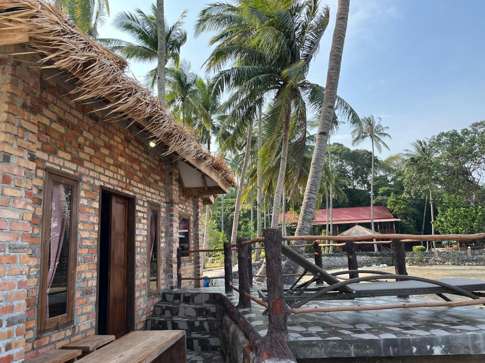 LooLa Adventure Resort Teluk Bakau Exterior foto